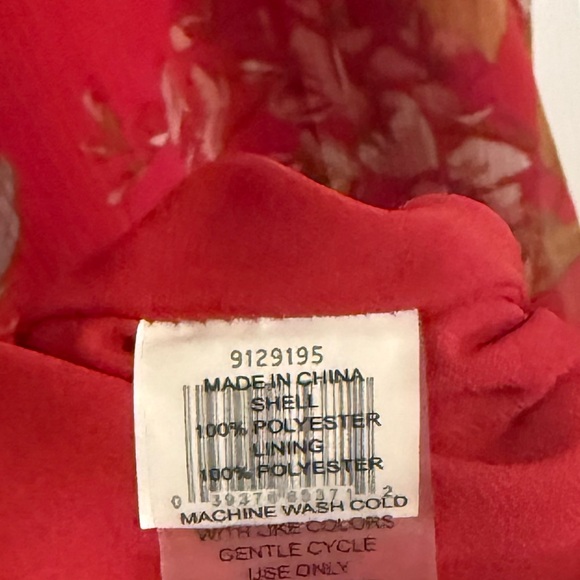 Vince Camuto Red Floral Sleeveless Blouse - Picture 6 of 6